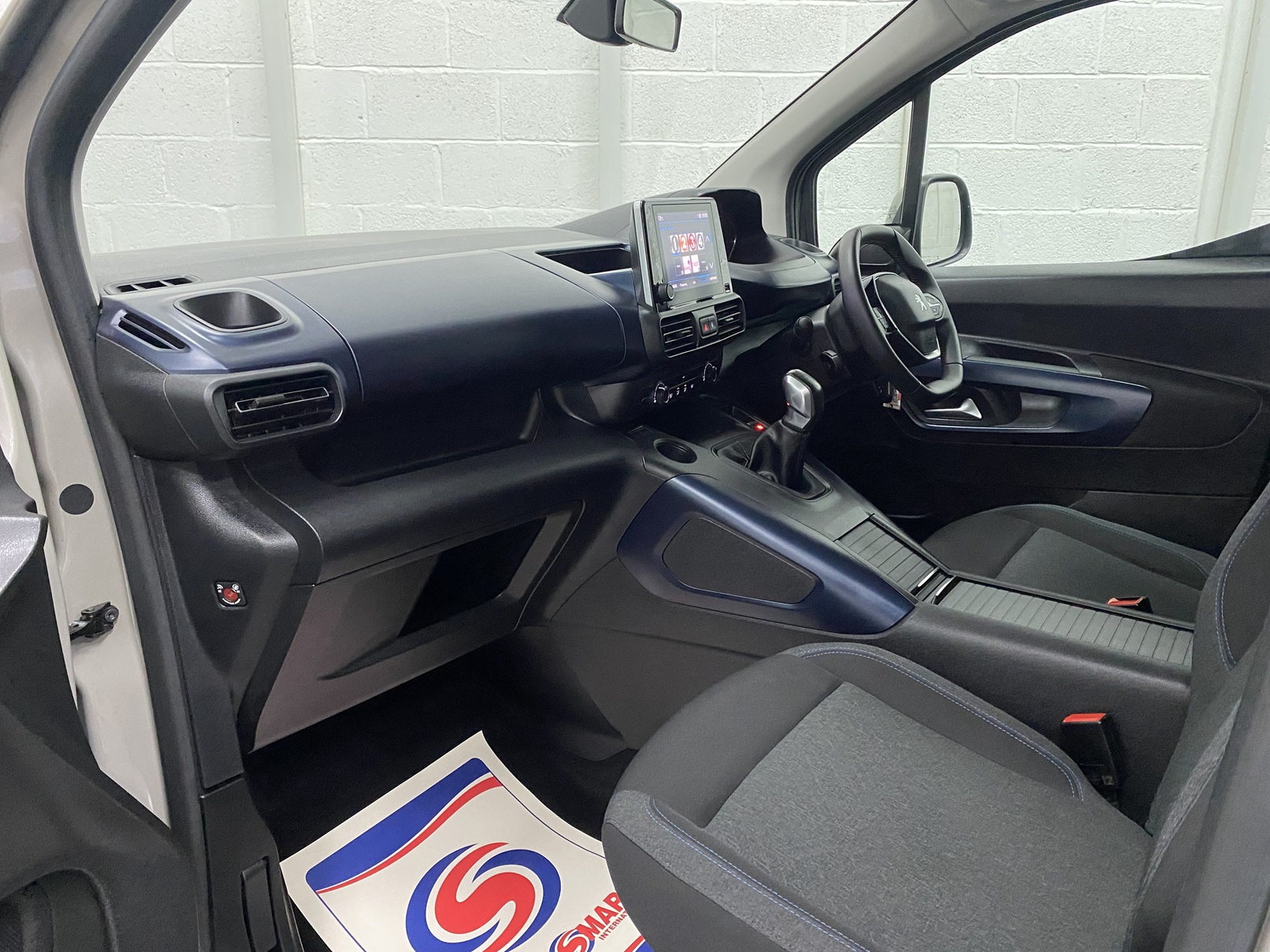 2020 Peugeot Rifter dashboard from the passenger side SF70 KNX