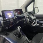 2020 Peugeot Rifter 8in touch screen and air conditioning controls. SF70 KNX