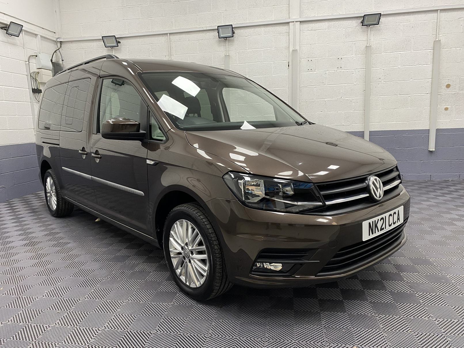 2021- Volkswagen Caddy Maxi front three quarter view NK21 CCA