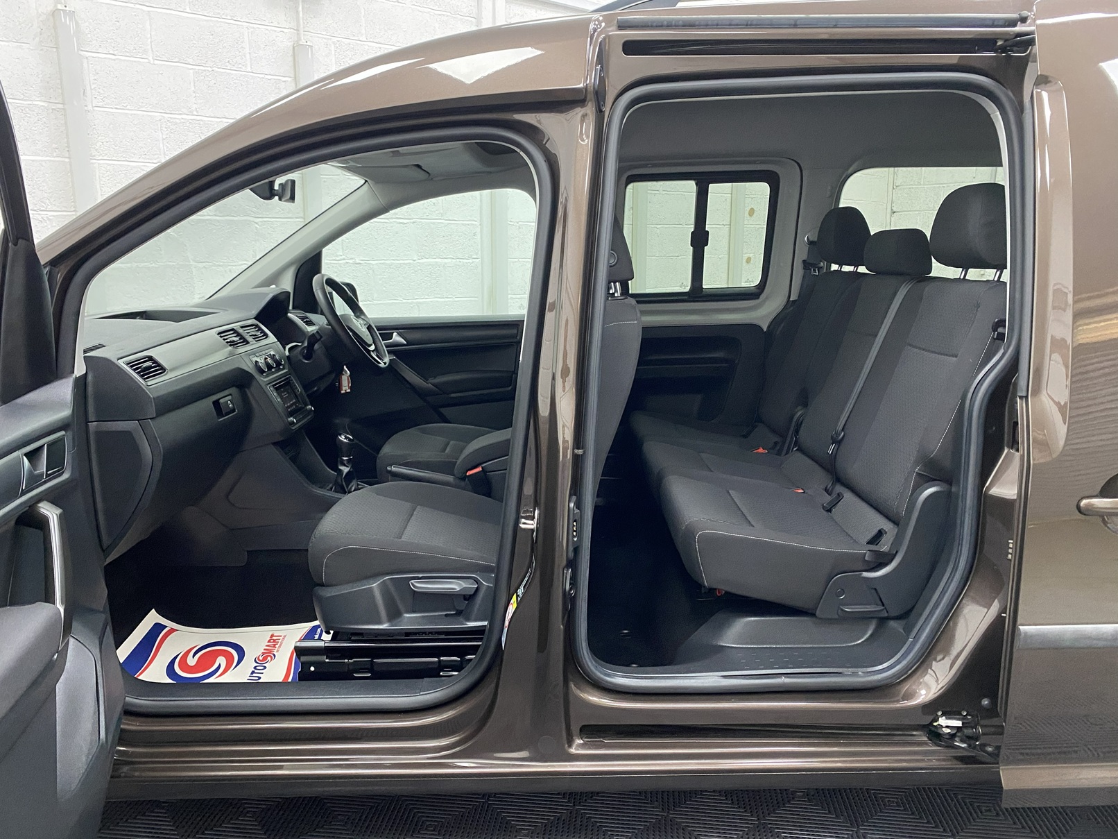 2021 Volkswagen Caddy Maxi interior both front and rear seats NK21 CCA