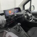 2025 Peugeot Rifter display screen and gear stick SC74 XAO