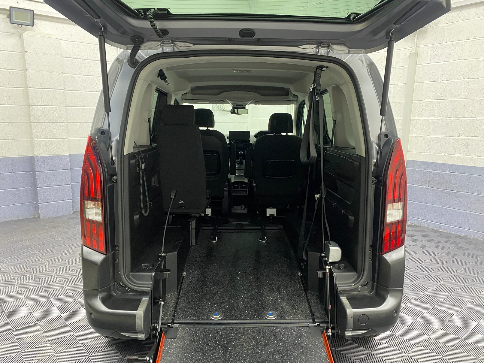 2025 wheelchair accessible Peugeot Rifter lowered rear floor section. SC74 XAO