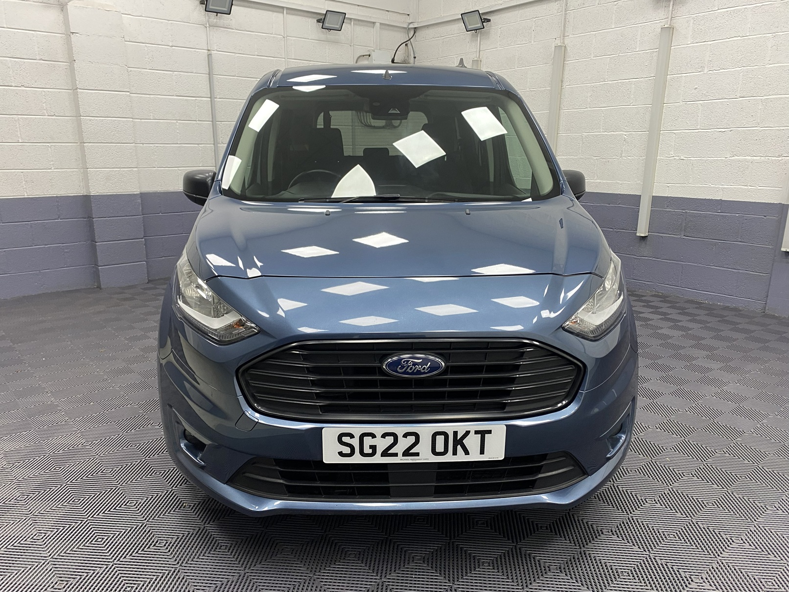 Blue 2022 Ford Gran Tourneo Connect Zetec front view SG22 OKT