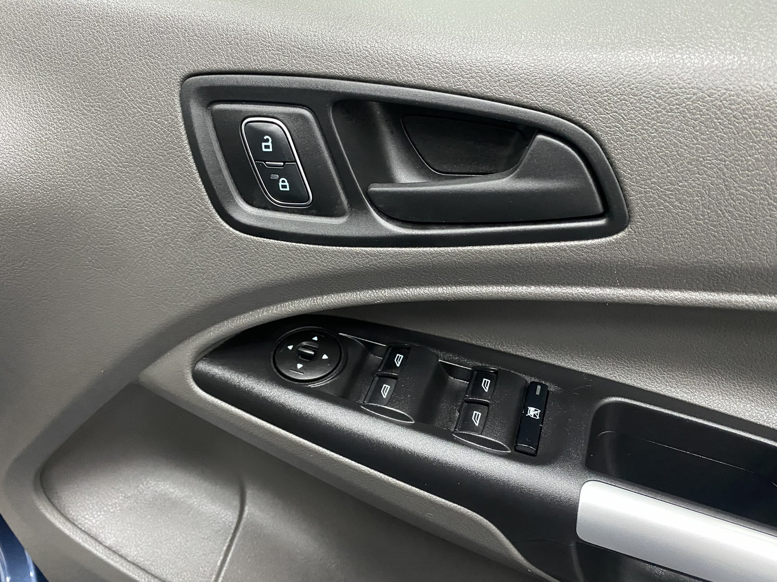 Electric Window switch on Ford Grand Tourneo Connect Zetec SG22 OKT