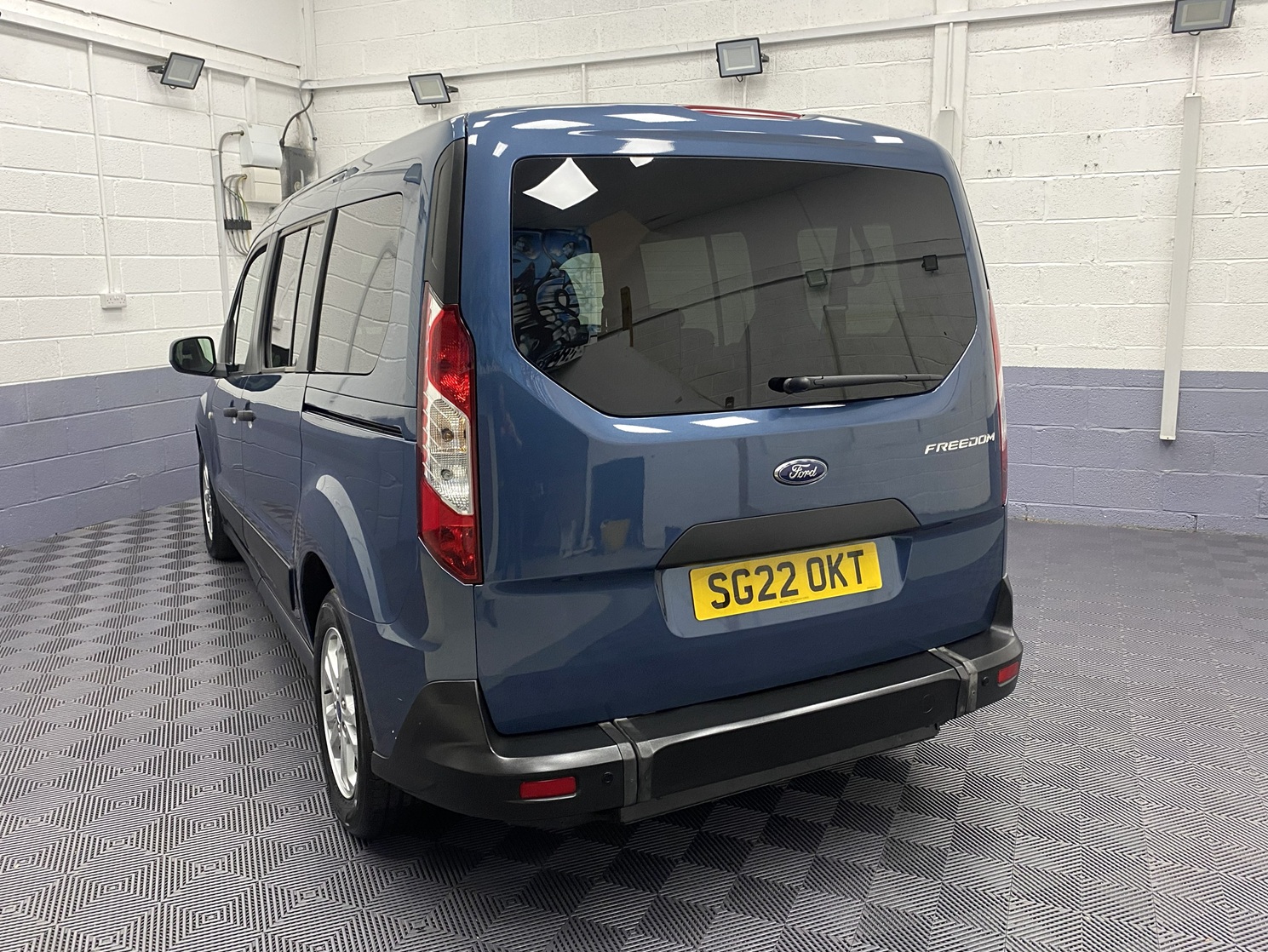 Ford Grand Tourneo Connect Zetec Rear three quarter view SG22 OKT