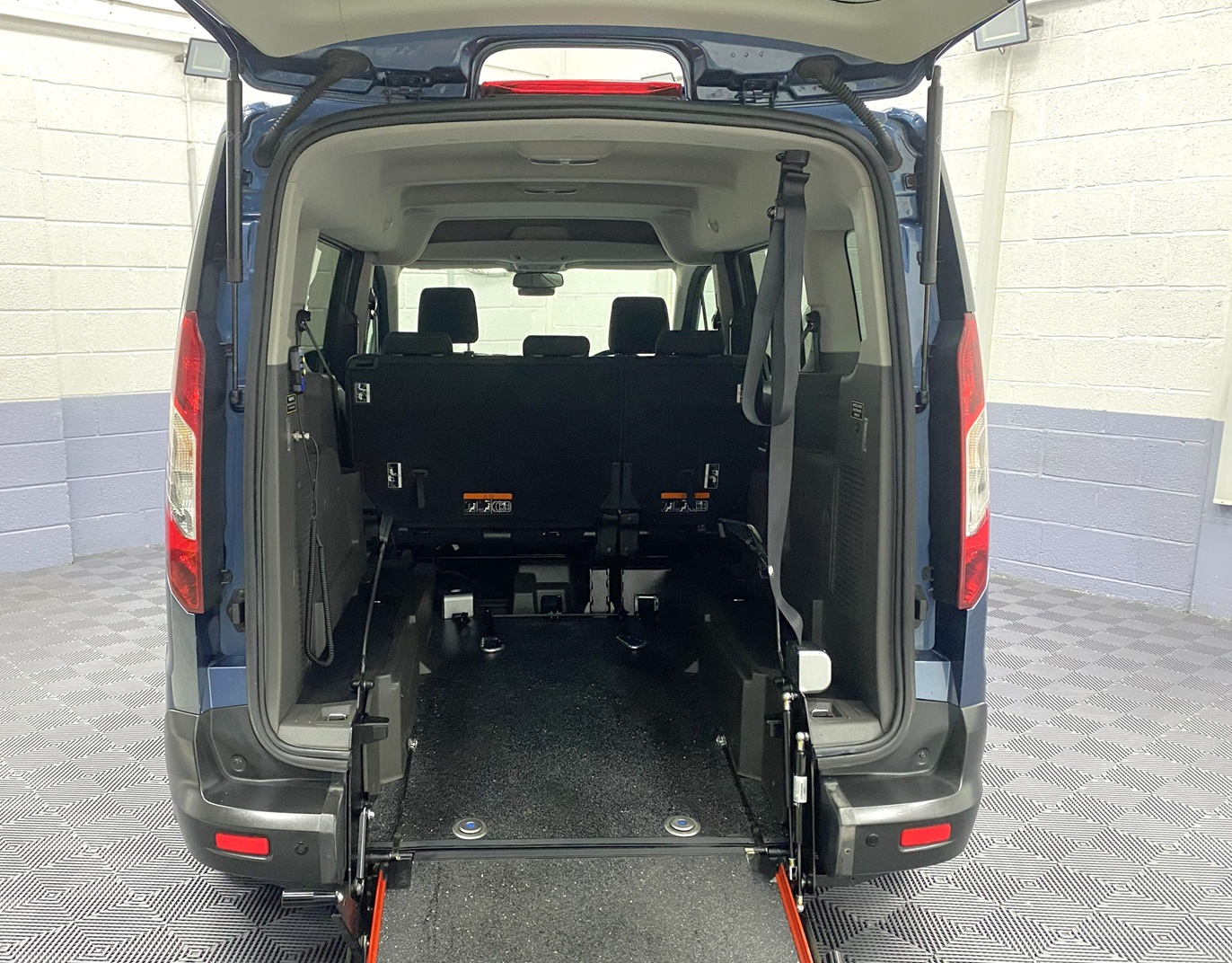 Inside view of a lowered rear floor section on a Ford Grand Tourneo Connect SG22 OKT