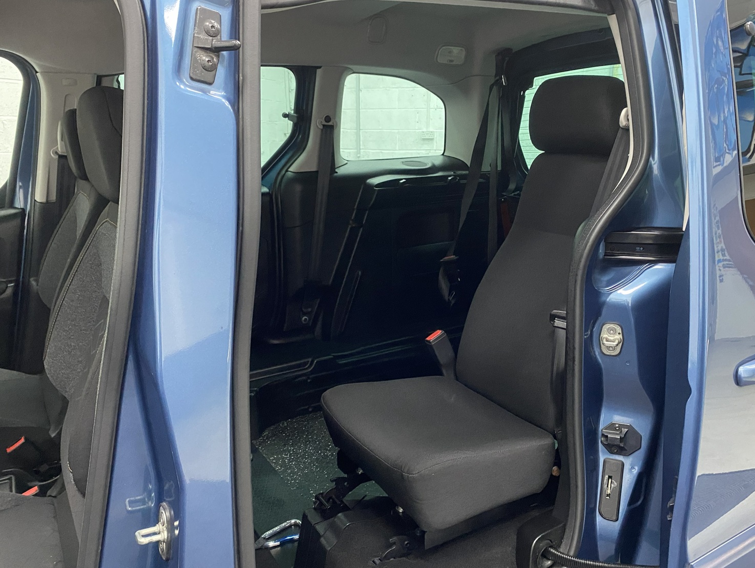 Wheelchair Accessible Peugeot Partner SF68 ESU 16