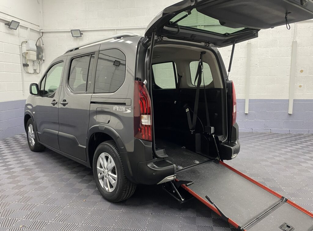 Peugeot Rifter Automatic Wheelchair Accessible Vehicle SF70 JXV 5