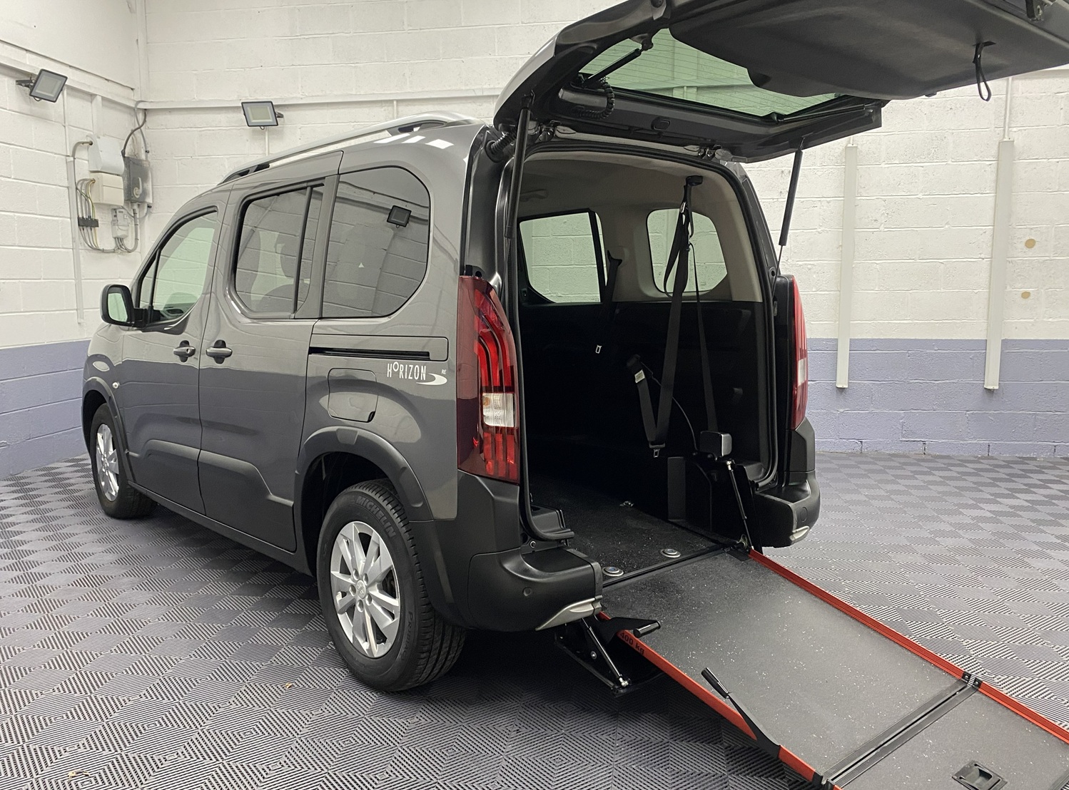 Peugeot Rifter Automatic Wheelchair Accessible Vehicle - Ramp diploid. SF70 JXV