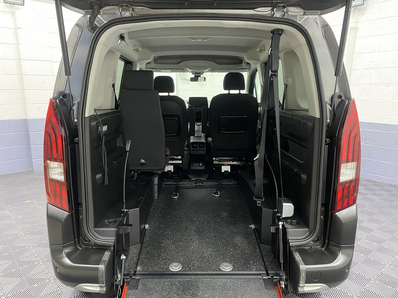 Peugeot Rifter Automatic Wheelchair Accessible Vehicle SF70 JXV 7