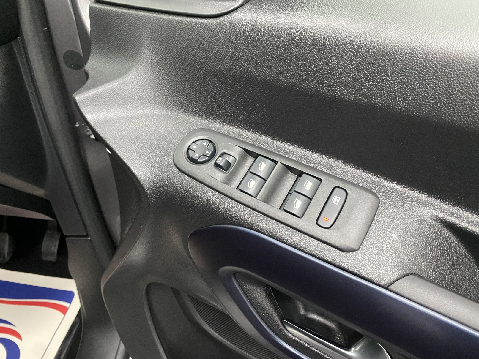 Peugeot Rifter Automatic Wheelchair Accessible Vehicle SF70 JXV 9