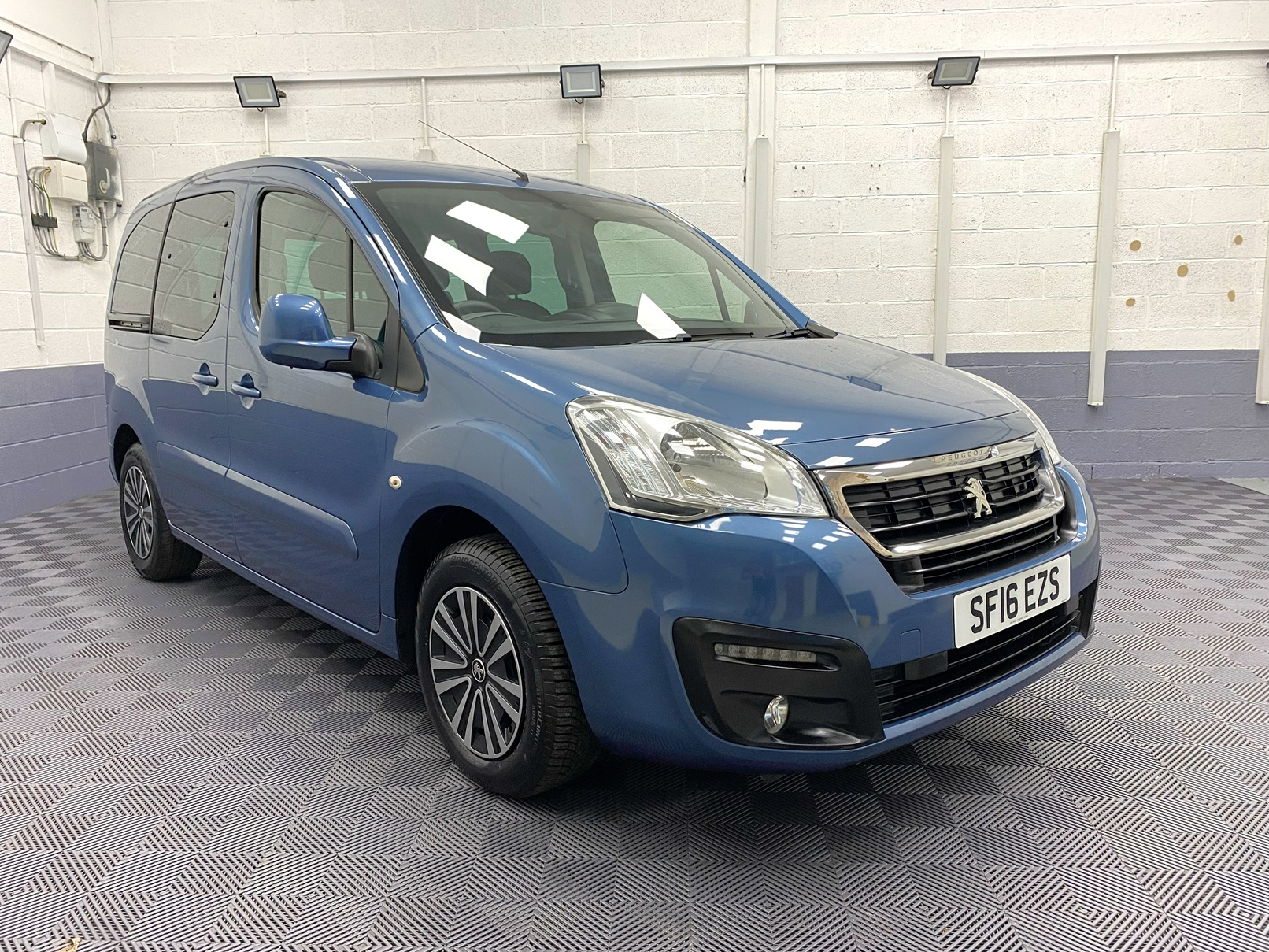 Wheelchair Accessible Peugeot Partner Tepee SF16 EZS 1