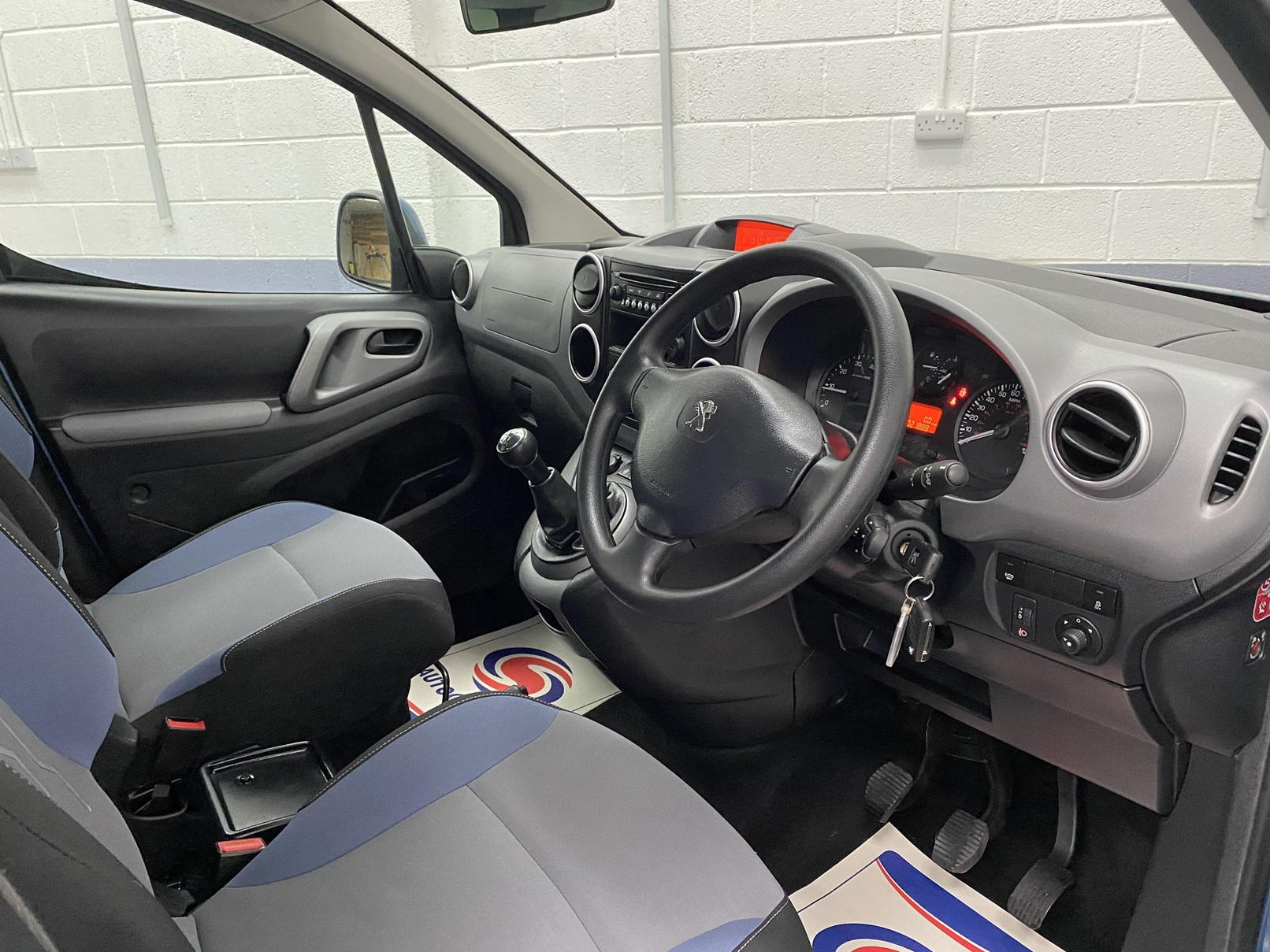 Wheelchair Accessible Peugeot Partner Tepee SF16 EZS 10