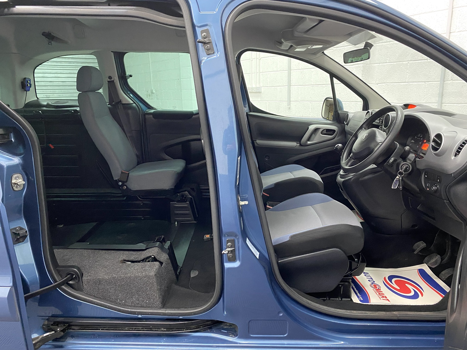 Wheelchair Accessible Peugeot Partner Tepee SF16 EZS 11