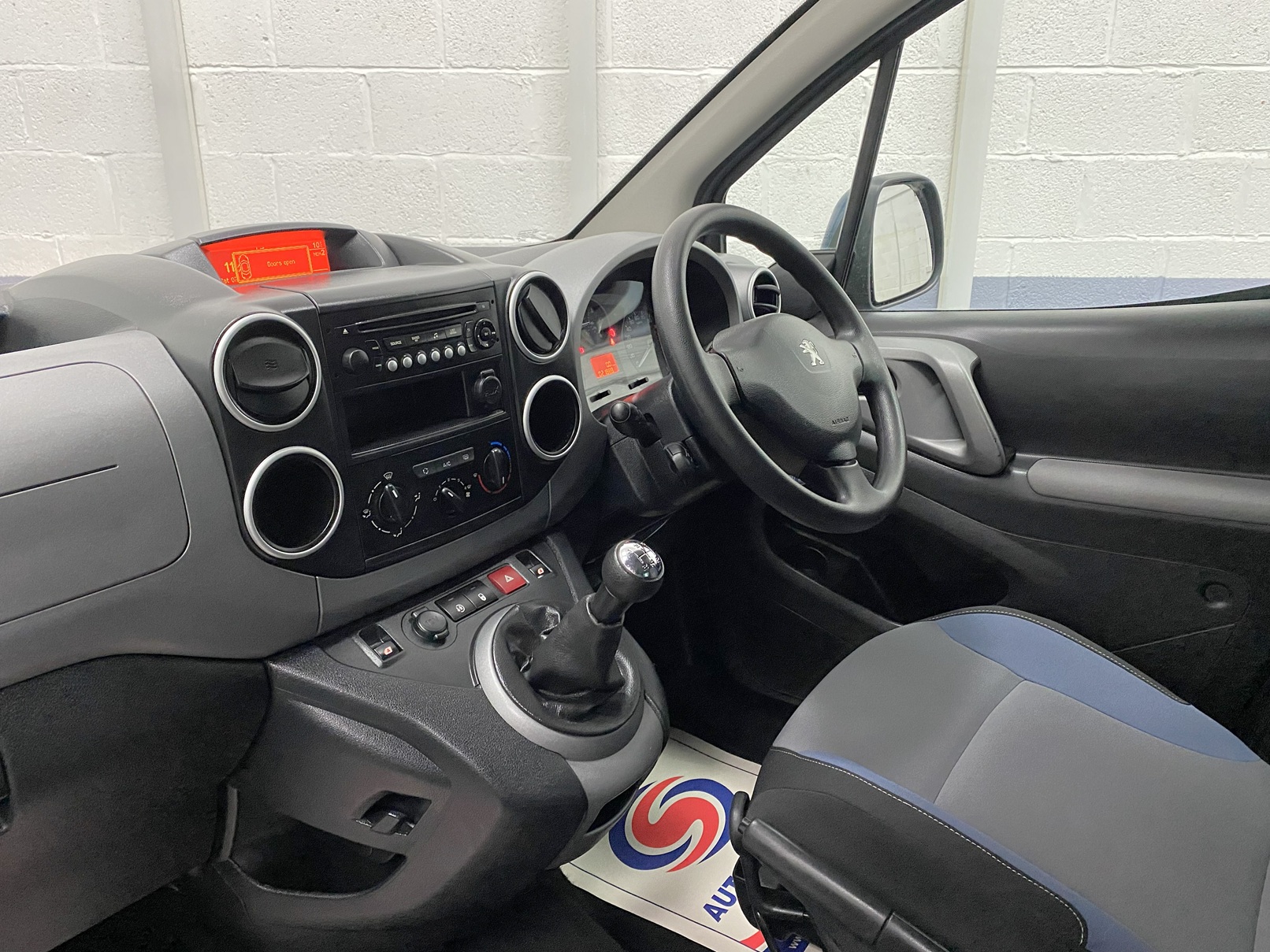 Wheelchair Accessible Peugeot Partner Tepee SF16 EZS 12