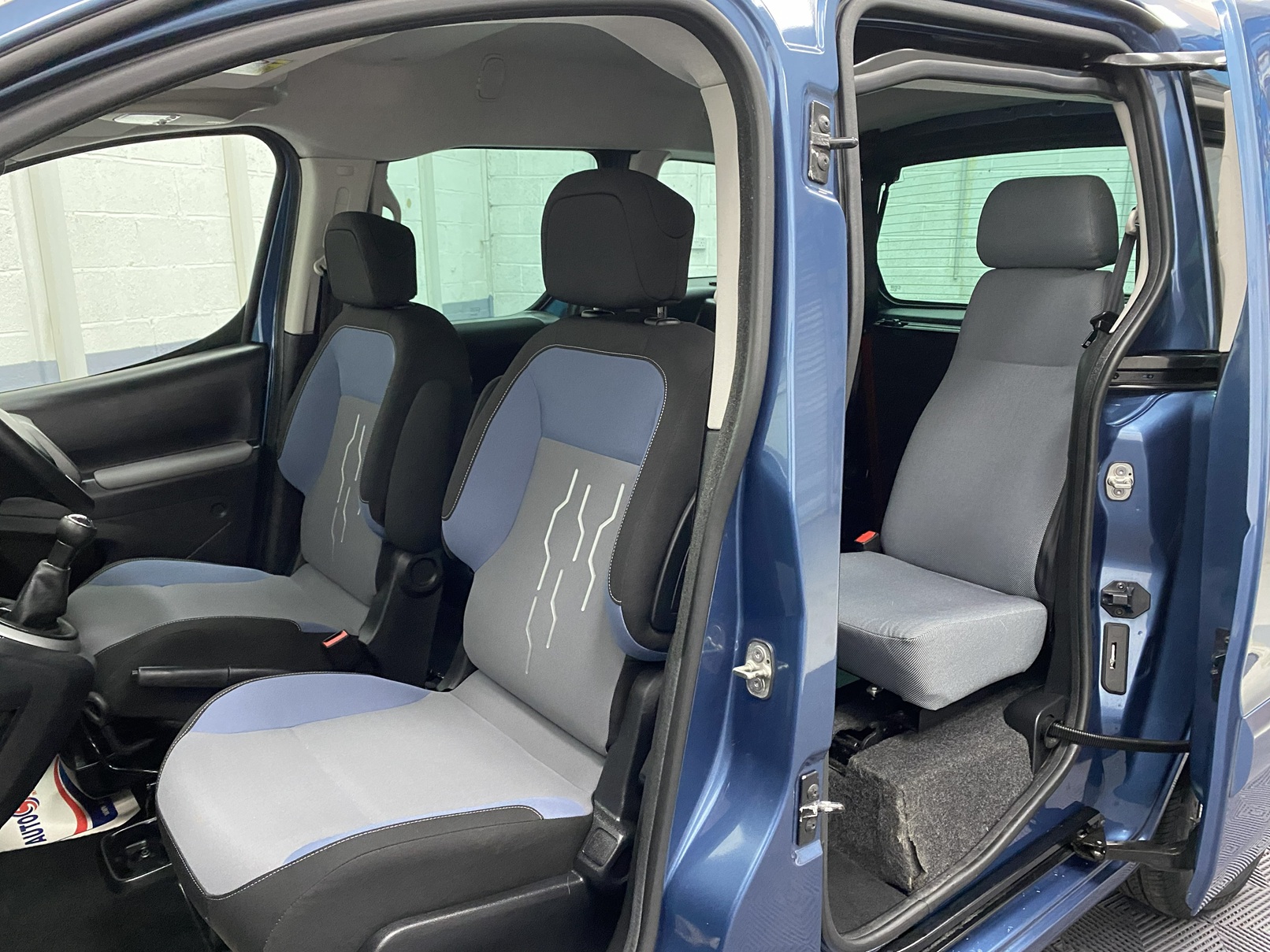 Wheelchair Accessible Peugeot Partner Tepee SF16 EZS 16