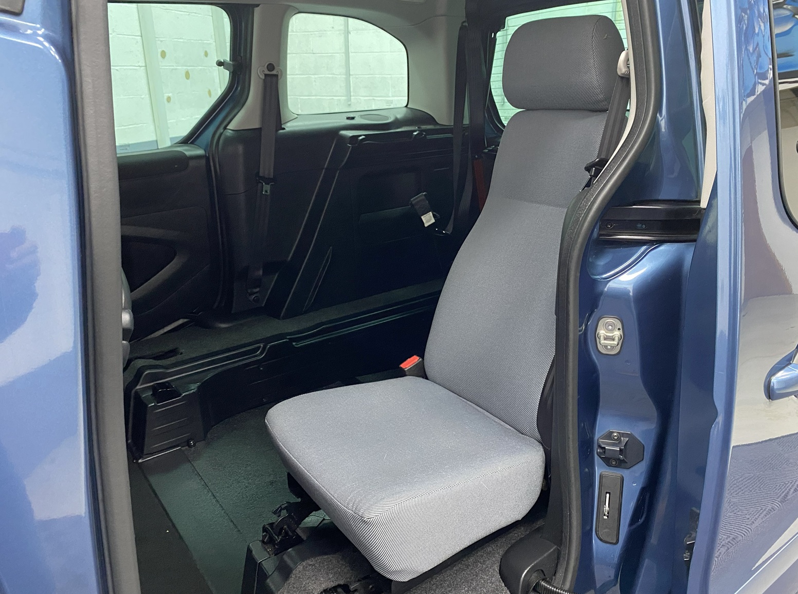 Wheelchair Accessible Peugeot Partner Tepee SF16 EZS 18