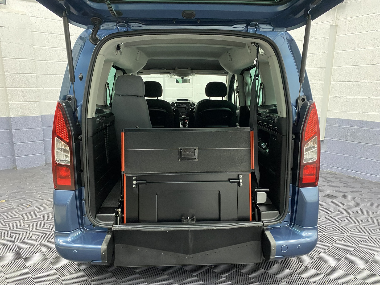 Wheelchair Accessible Peugeot Partner Tepee SF16 EZS 24