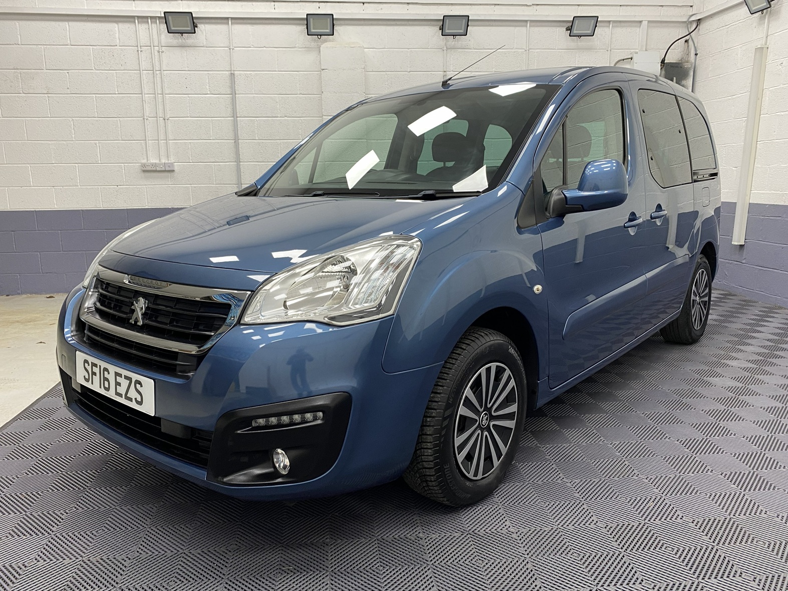 Wheelchair Accessible Peugeot Partner Tepee SF16 EZS 4