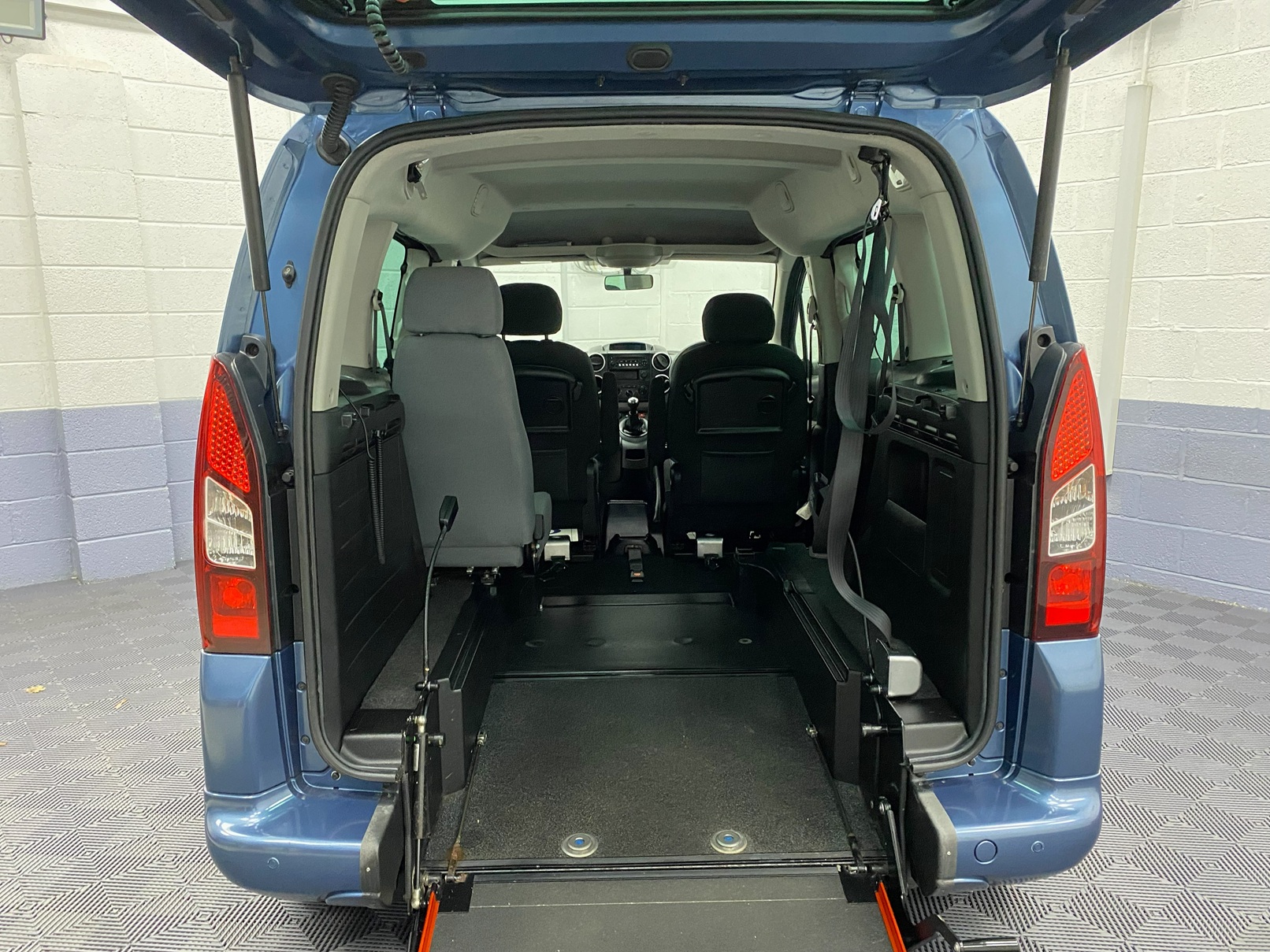 Wheelchair Accessible Peugeot Partner Tepee SF16 EZS 7