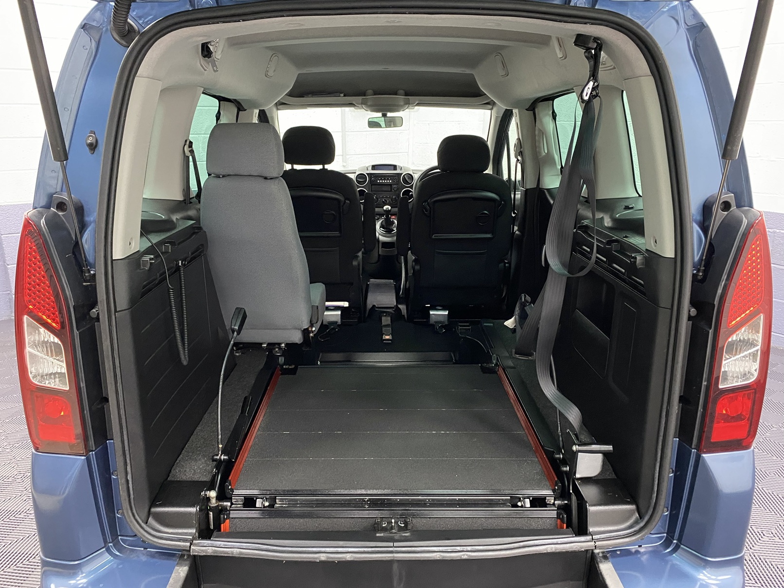 Wheelchair Accessible Peugeot Partner Tepee SF16 EZS 8