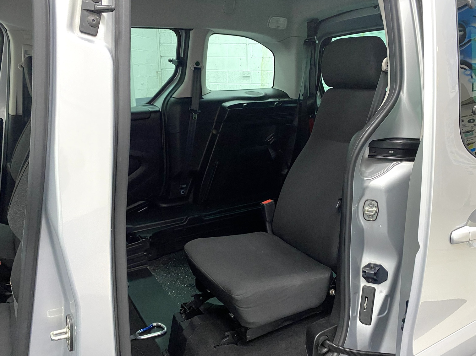 2019 Peugeot Partner WAV single rear seat in wheelchair area SF68 FKN