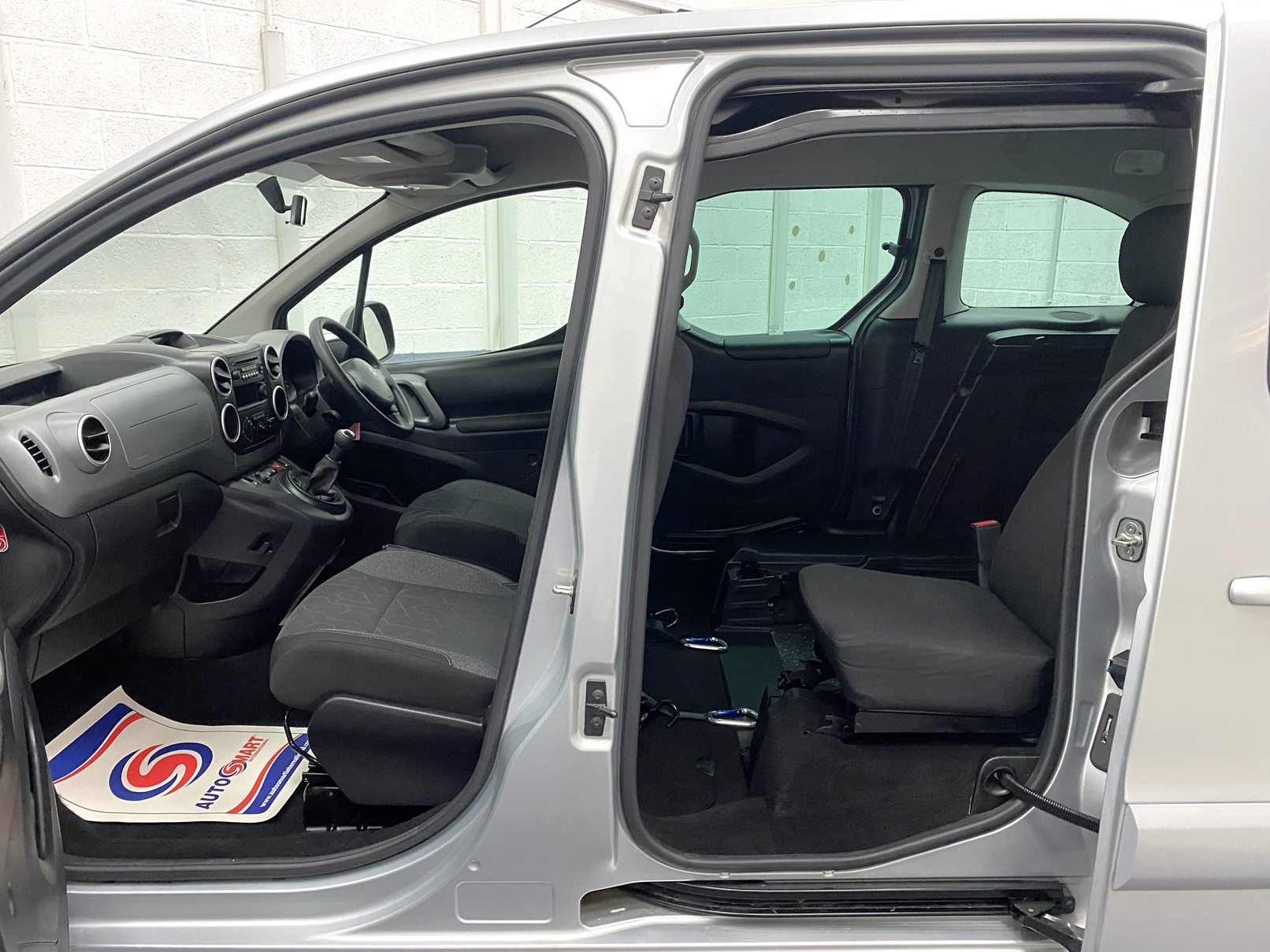 2019 Peugeot Partner Tepee interior view front passenger side SF68 FKN