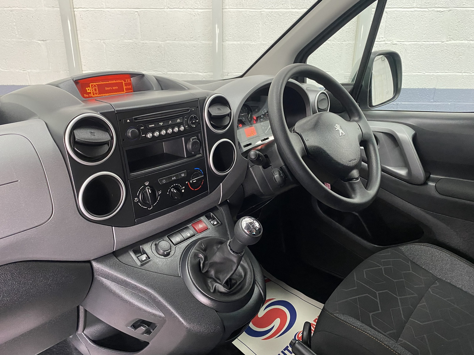 2019 Peugeot Partner Tepee Radio and air conditioning controls SF68 FKN