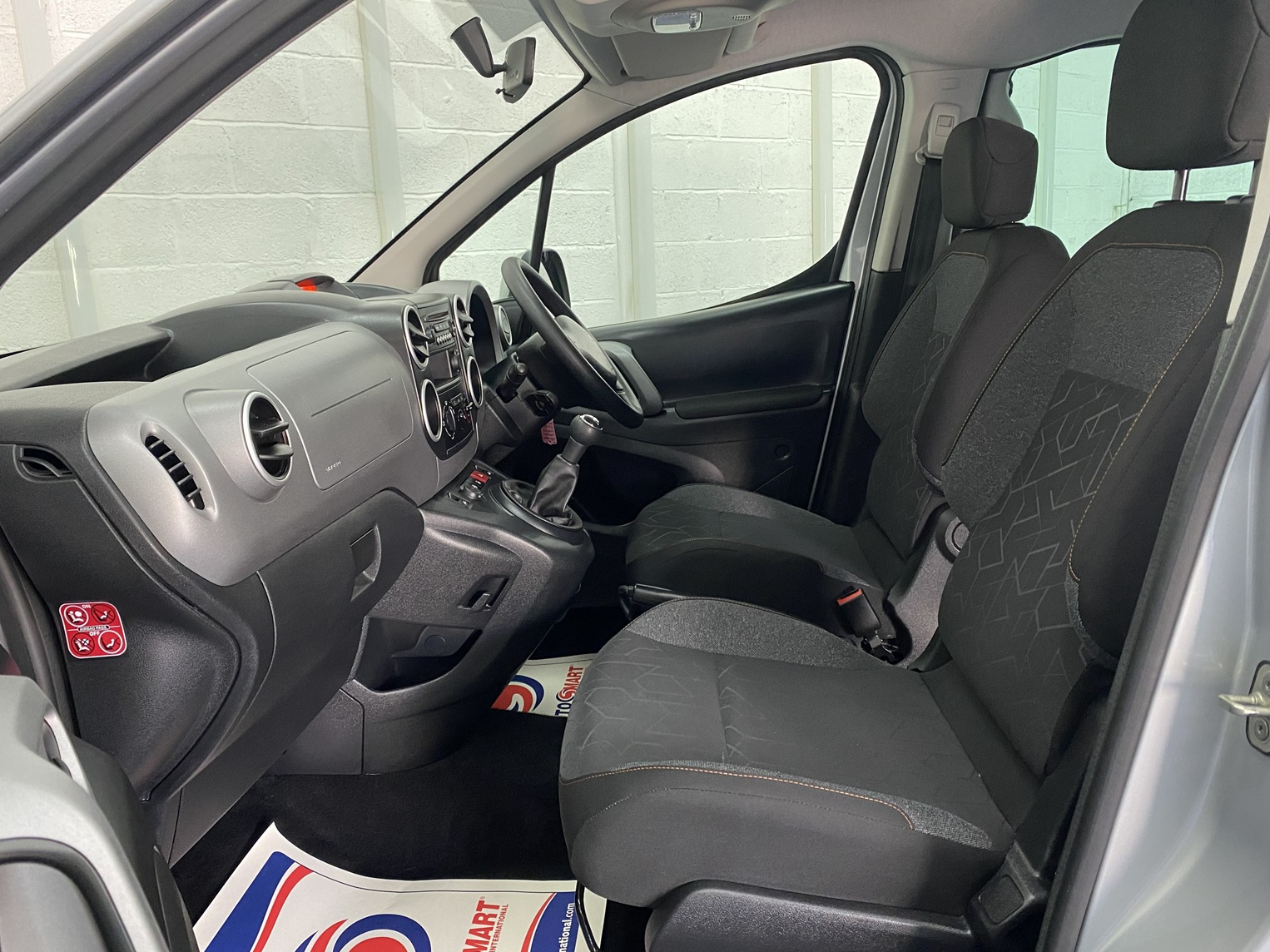 2019 Peugeot Partner Tepee front seats SF68 FKN