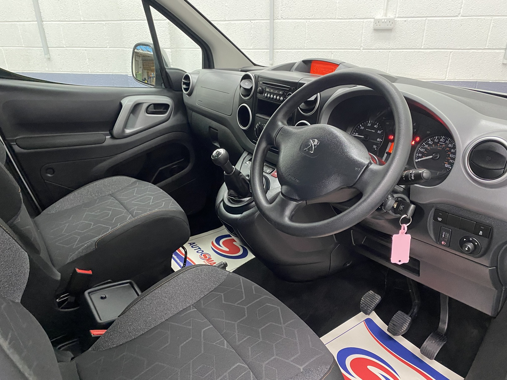 2019 Peugeot Partner tepee sterring wheel SF68 FKN