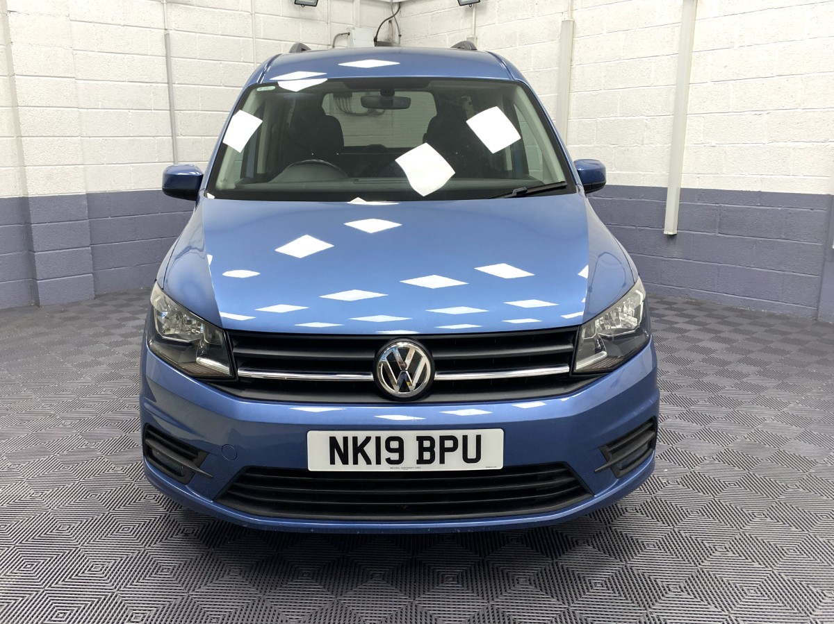 2019 Volkswagen Caddy Maxi view of front NK19BPU