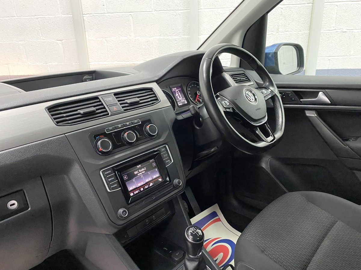2019 Volkswagen Caddy Maxi heater control and Radio NK19BPU