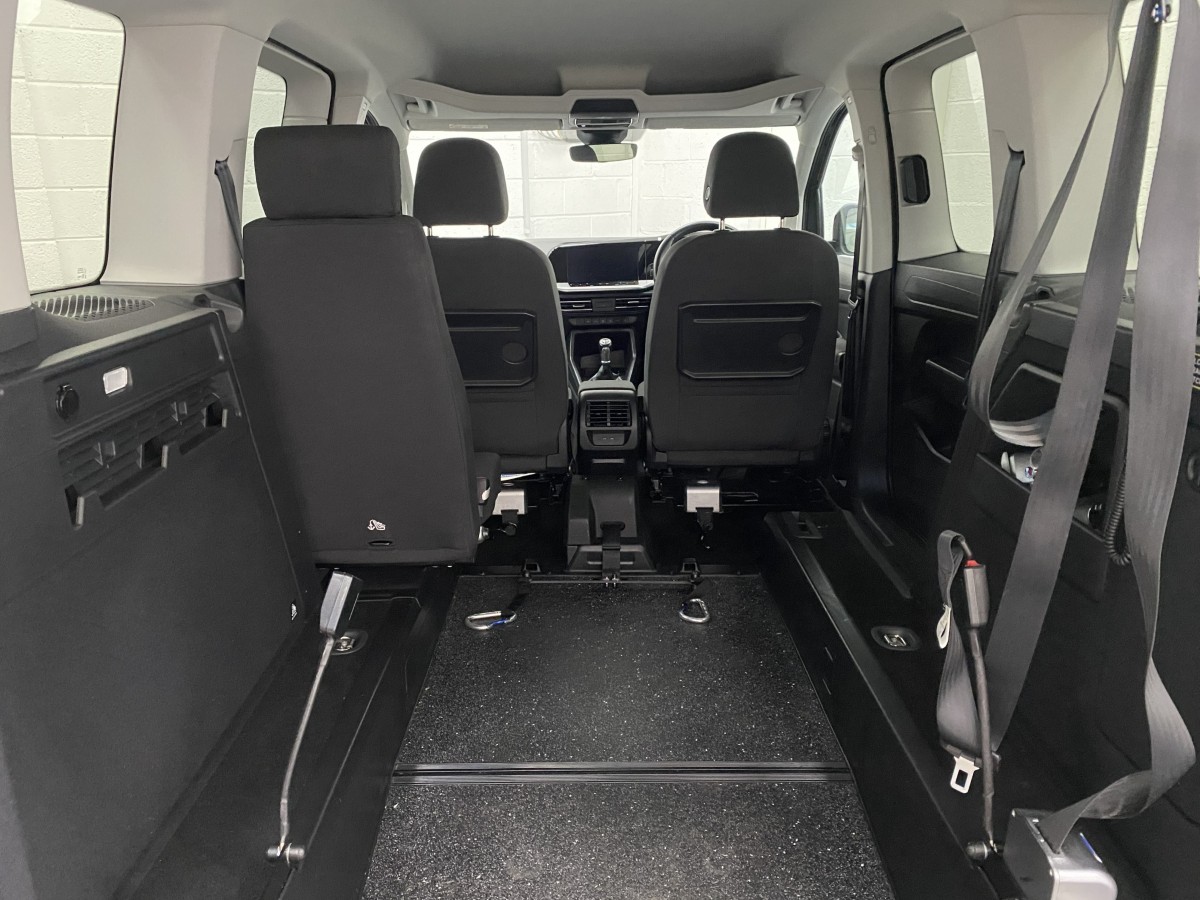 2023 Ford Tourneo Connect WAV lowered rear floor section and wheelchair winch SD73NUV