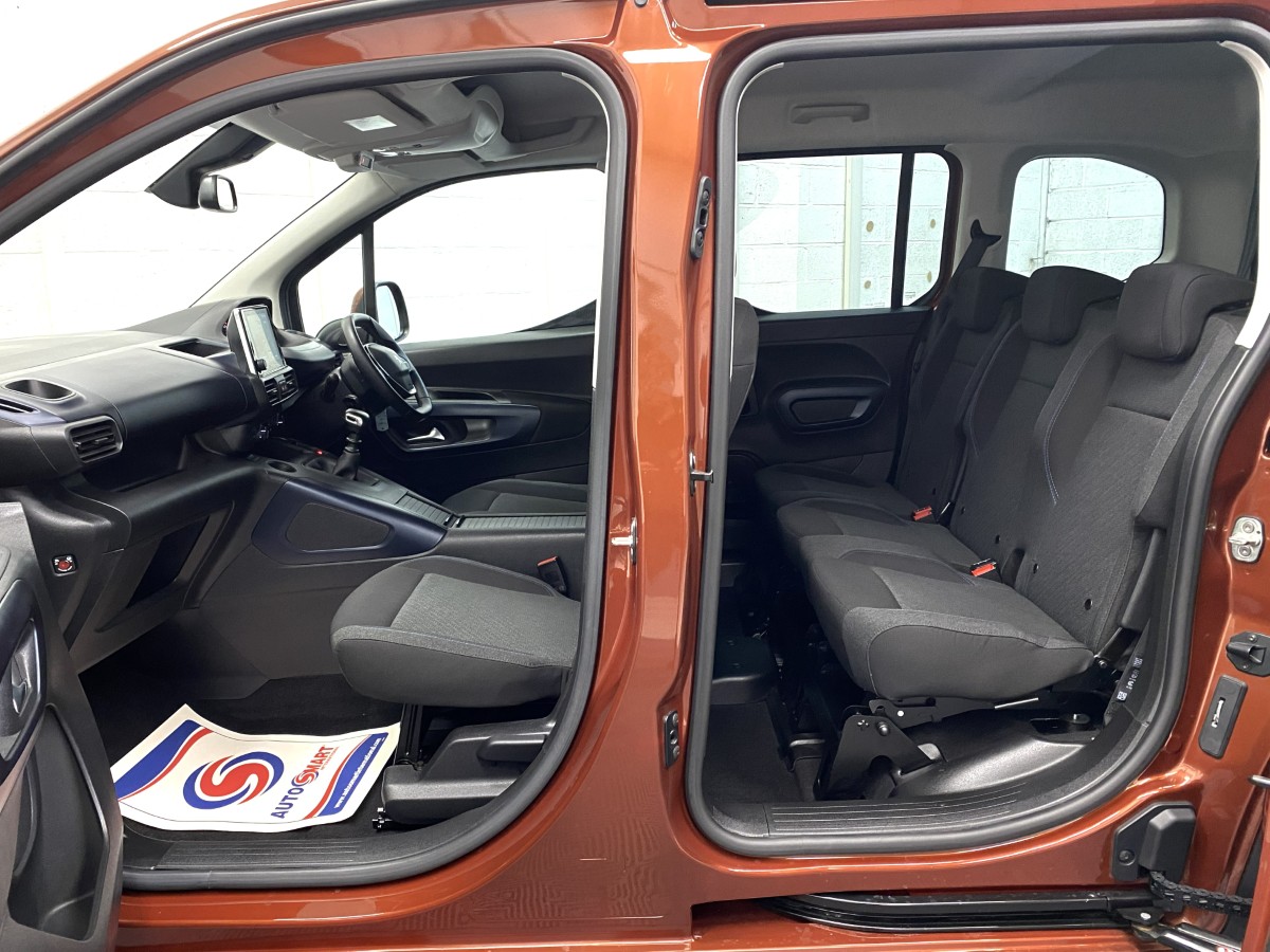 2023 Peugeot Rifter interior view of both front and rear seats SB21GVD