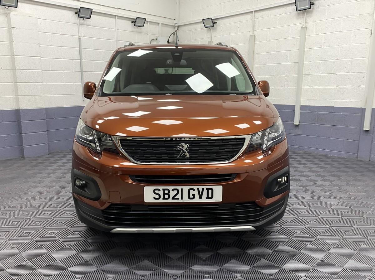 2021 Peugeot Rifter Front view SB21GVD
