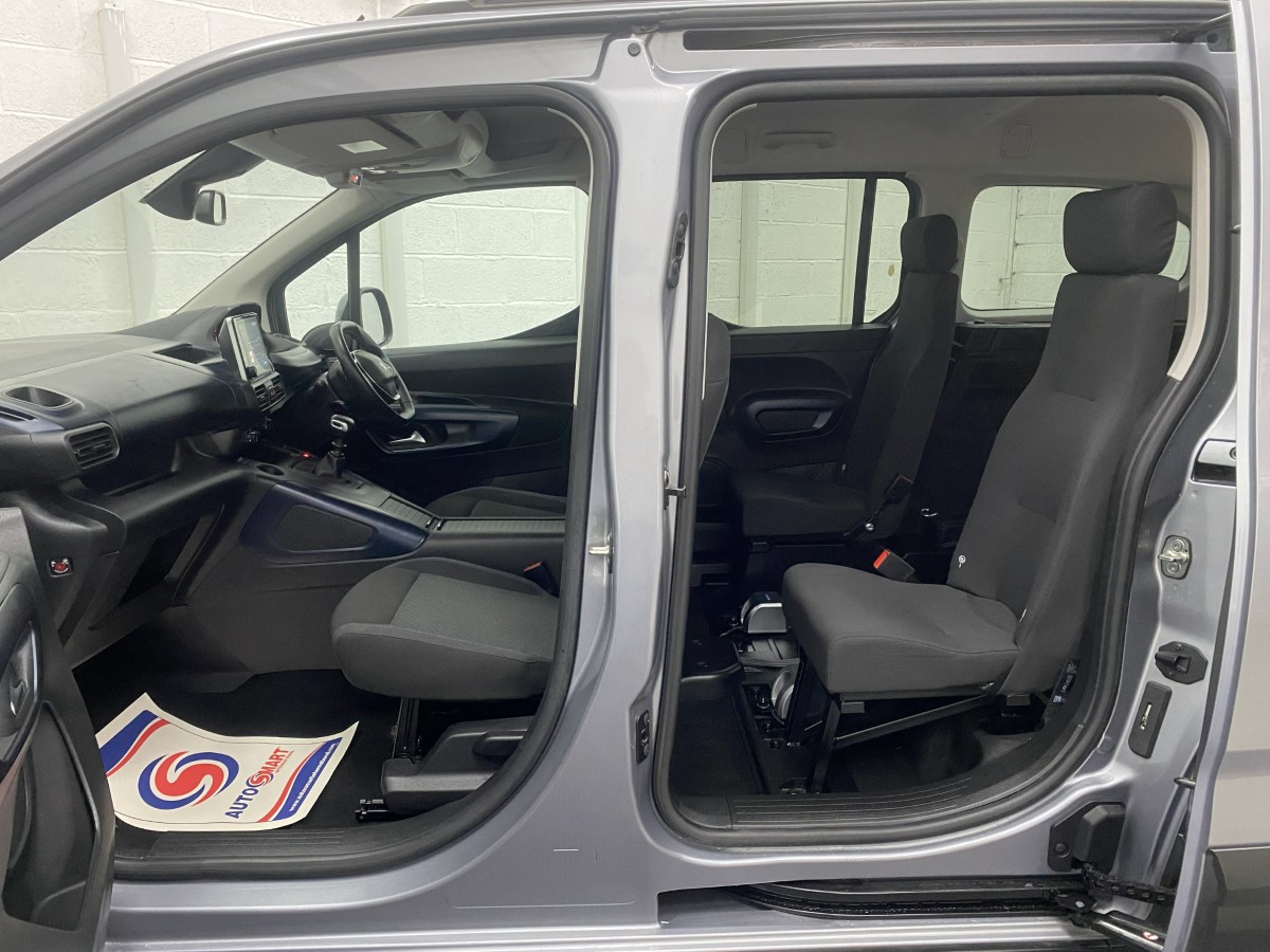 2021 Peugeot Rifter Long Wheelbase 4 seat wheelchair accessible vehicle interior SB21GPV