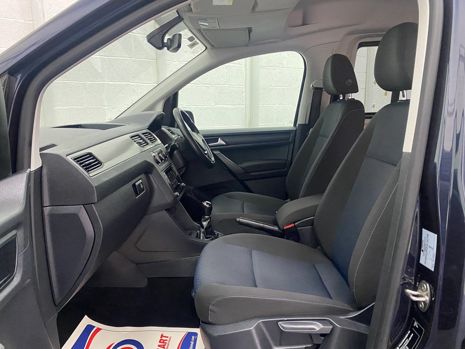 2018 Volkswagen Caddy Maxi front seats and dashboard from passenger side YY68LHF