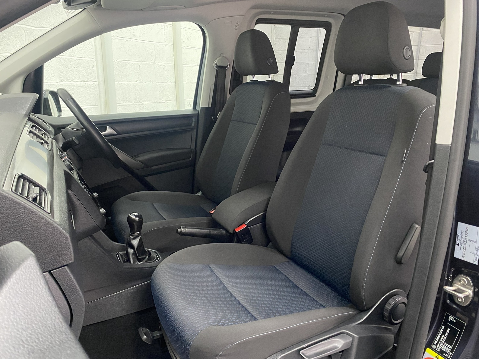2018 Volkswagen Caddy Maxi front seats YY68LHF