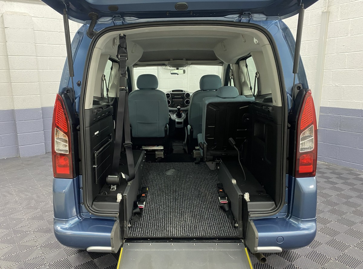 Citroen Berlingo 3 Seat wheelchair accessible vehicle rear wheelchair area and lowered rear floor section WA64JEU