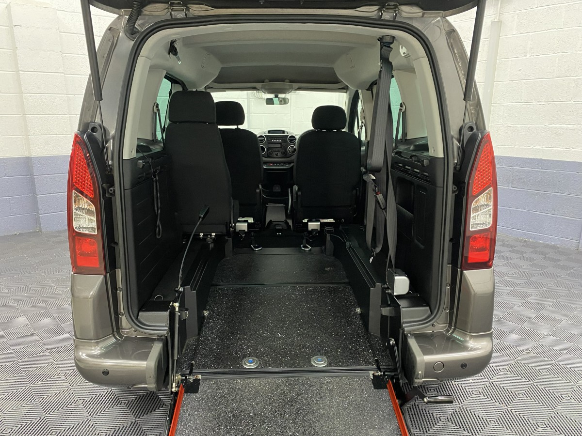 2019 Peugeot Partner Automatic rear view of wheelchair area with ramp deployed SF19ACZ