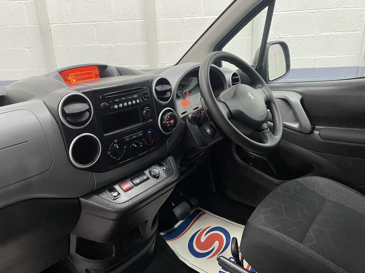 2019 Peugeot Partner Automatic dashboard controls SF19 ACZ