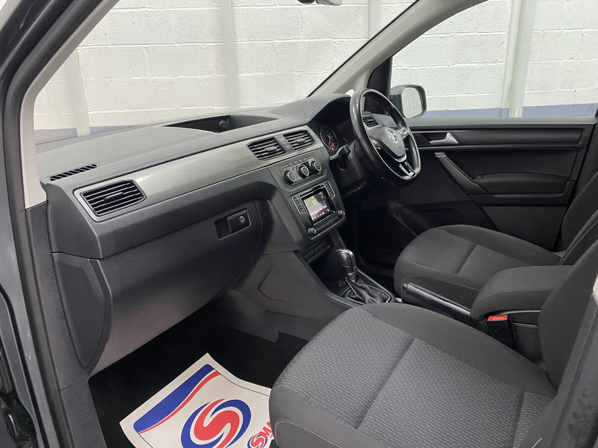 2020 Volkswagen Caddy Maxi dashboard view SD20UJZ