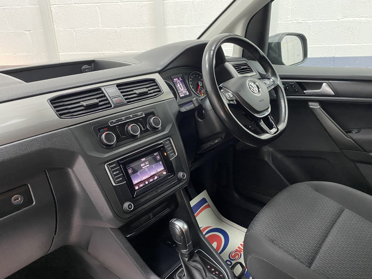 2020 Volkswagen Caddy Maxi Heated controls and Radio CD player SD20UJZ