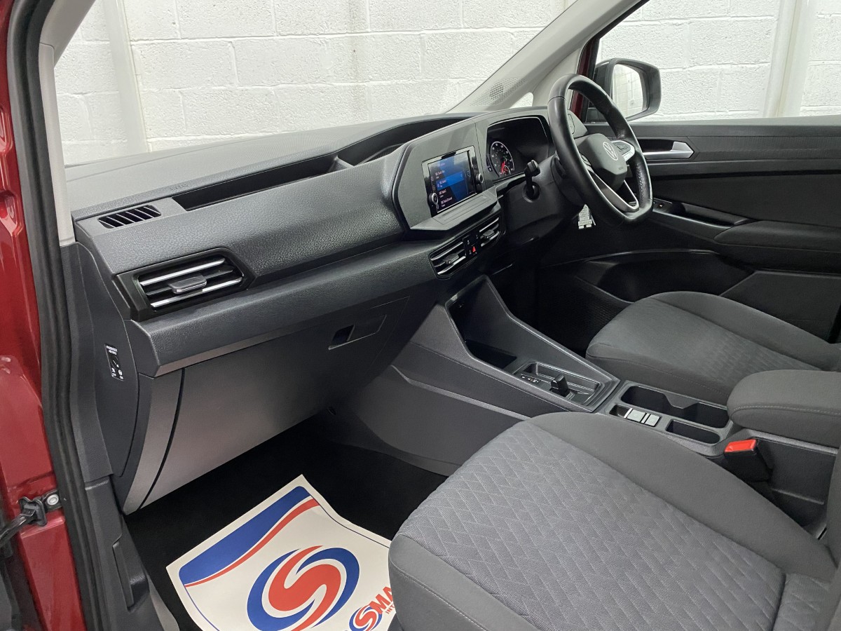 2023 Volkswagen Caddy Maxi front interior view SJ23UDV