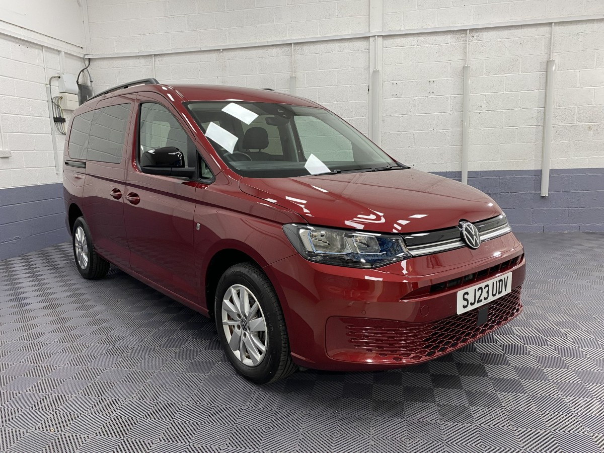 2023 Volkswagen Caddy Maxi front three quarter view with rear ramp deployed SJ23UDV