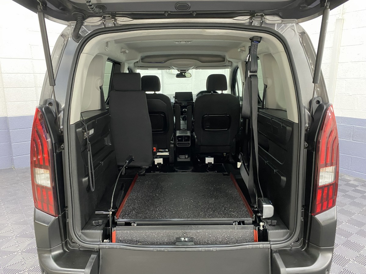 Rear wheelchair ramp in the fold flat position fitted to Peugeot Rifter SB21GJK