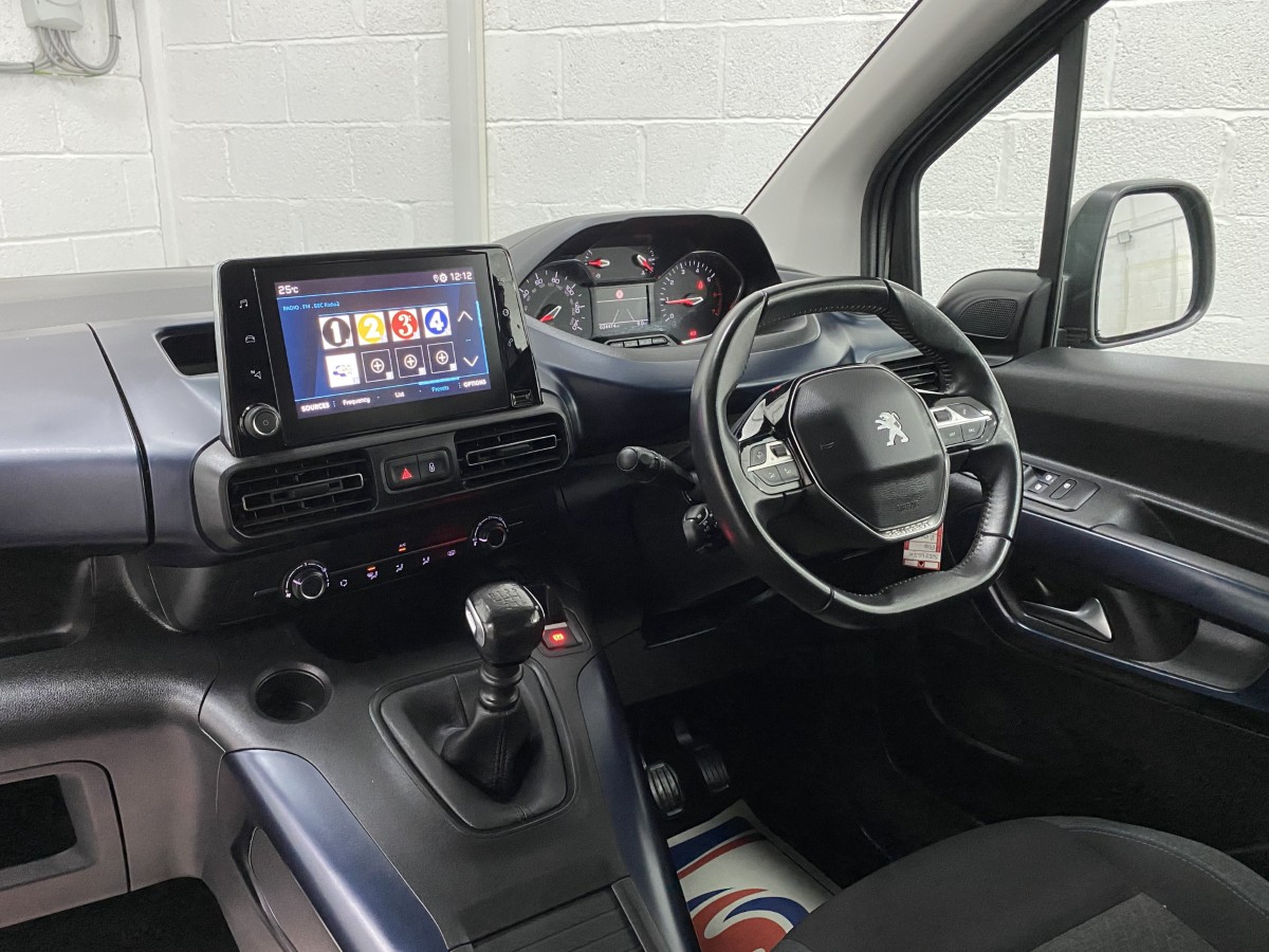 Peugeot Rifter dashboard view SB21GJK