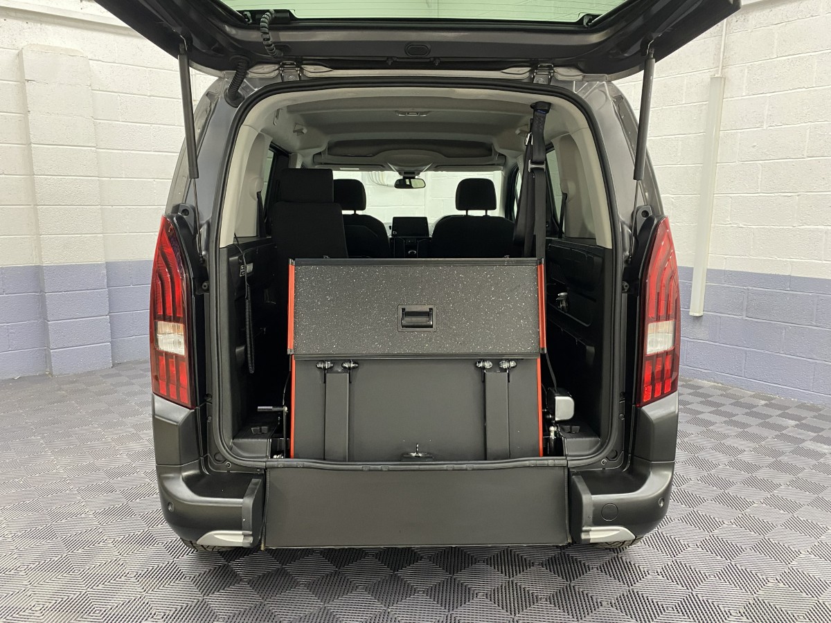 rear wheelchair ramp in the stored position fitted to a Peugeot Rifter SB21 GJK
