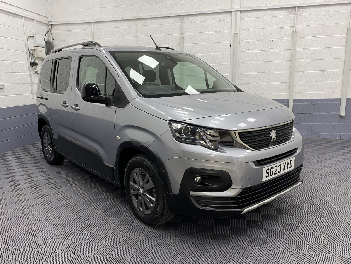 Peugeot Rifter front three quarter view SG23XYD