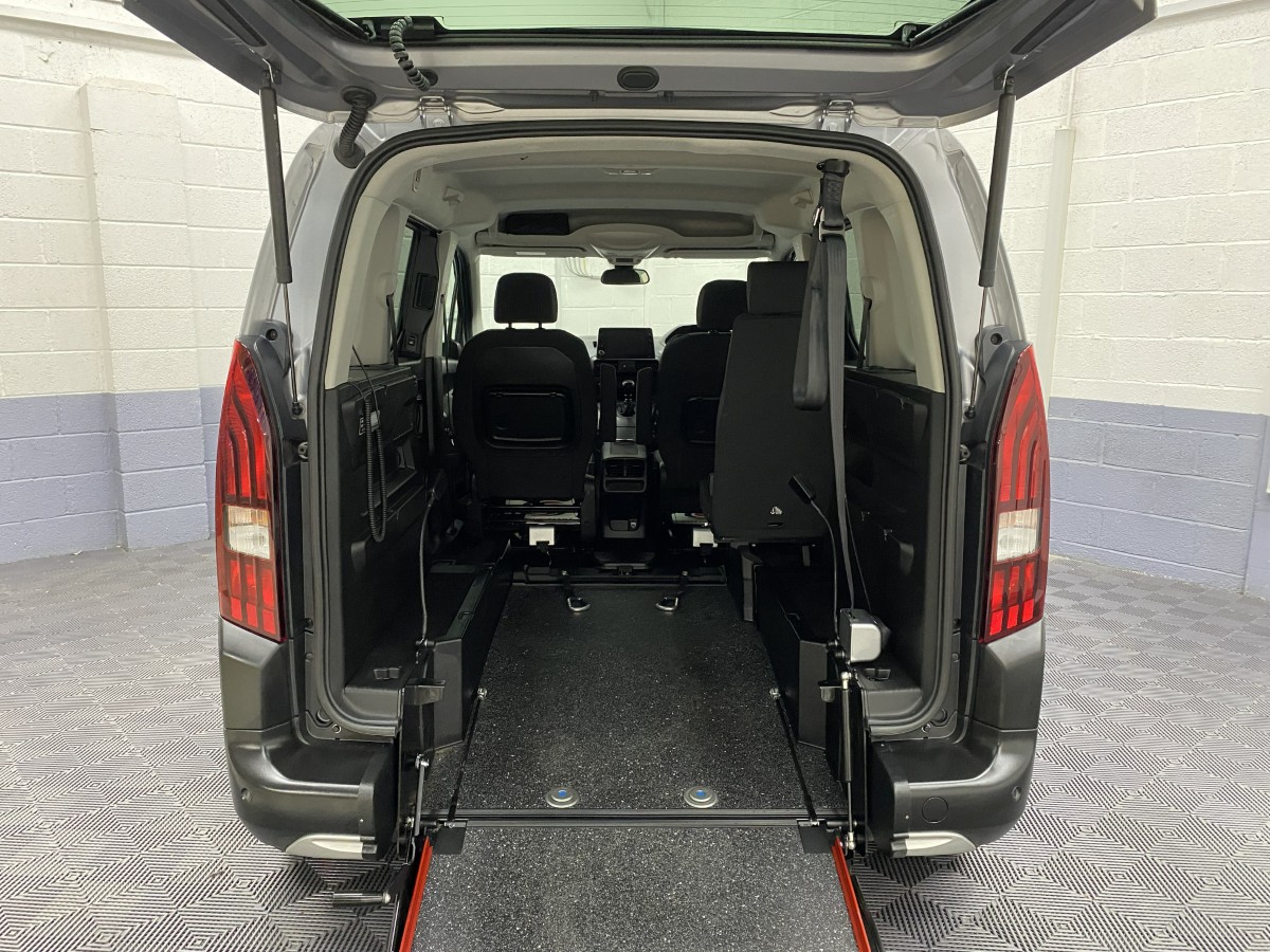 Peugeot Rifter rear wheelchair area SG23XYD
